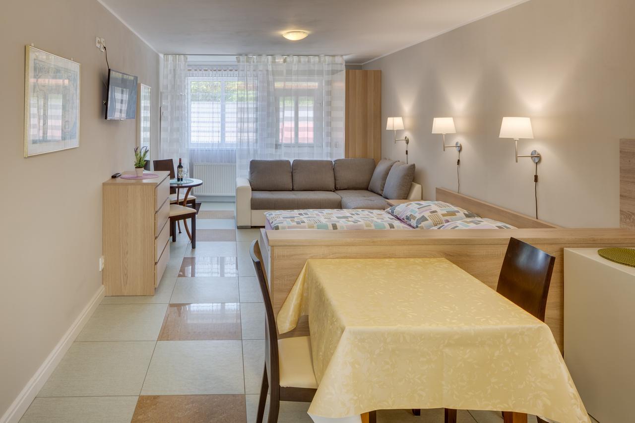 Apartements Studio 964 Líbeznice Dış mekan fotoğraf